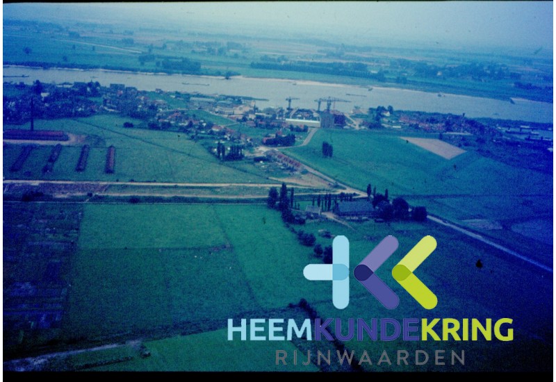Luchtfoto zicht op de Scheepswerf Tolkamer Coll. G.B. Janssen (458)